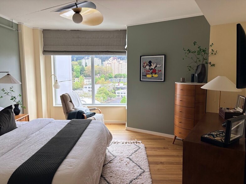Master Bedroom - 1926 W Burnside St