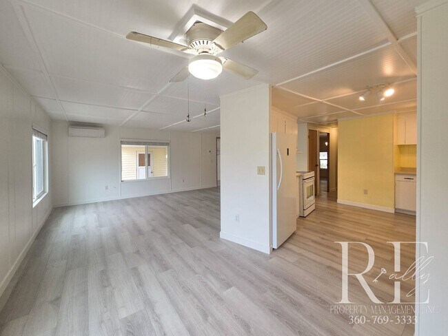 Building Photo - Neighborhood Beach Access + Cozy Charm | P...