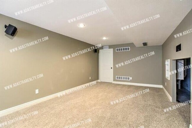 Building Photo - Gorgeous Home in Northwest Olathe-Availabl...