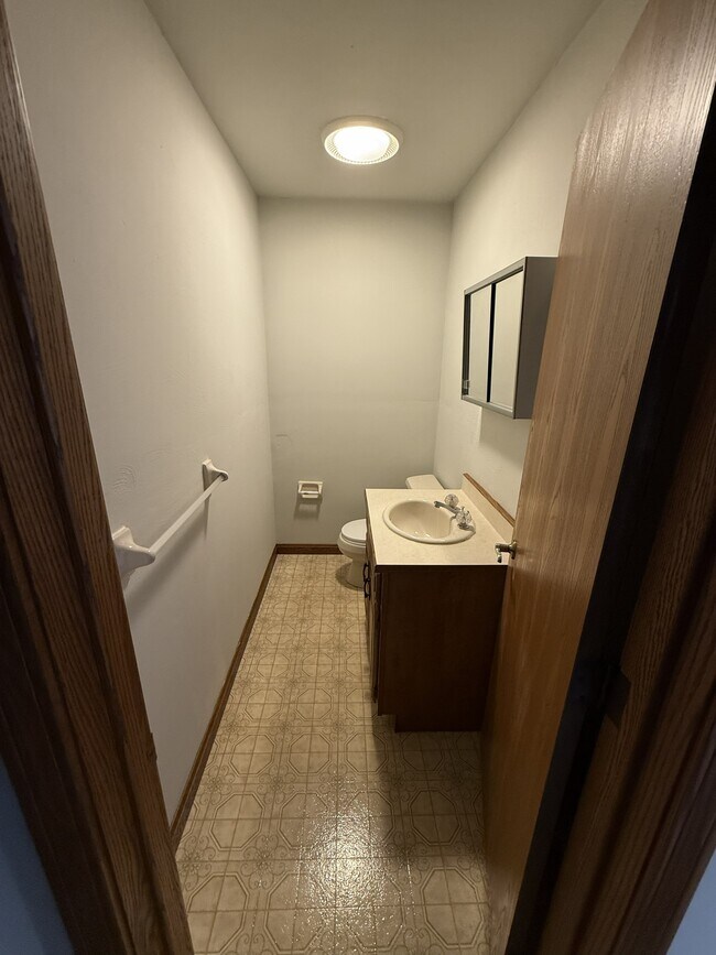 Building Photo - 1613 W 45th St