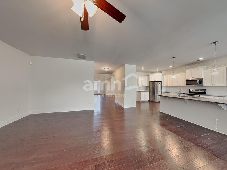 Building Photo - 1076 Adams Haven Bend