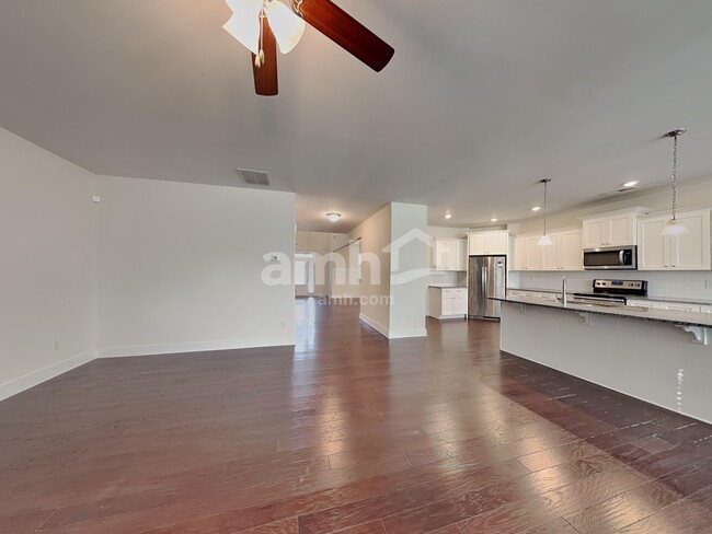 Building Photo - 1076 Adams Haven Bend