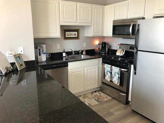 Kitchen - 645 N Kingsbury St