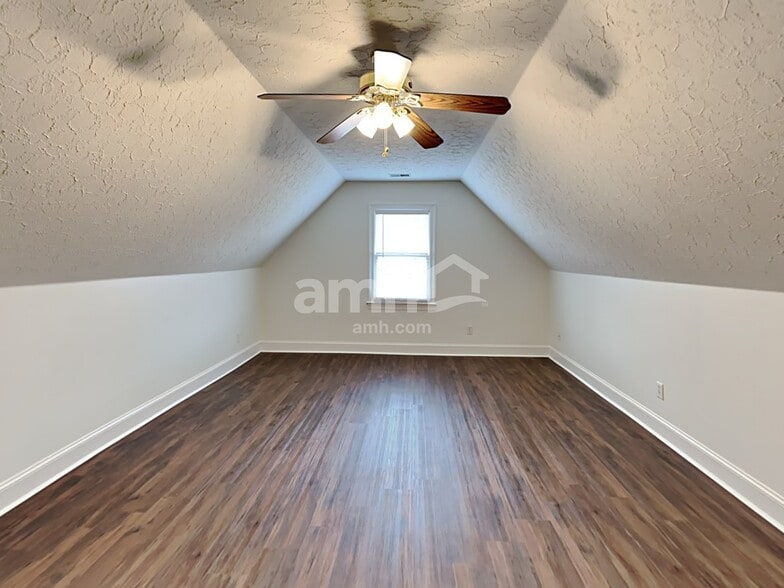 Building Photo - 6207 Chester Cv