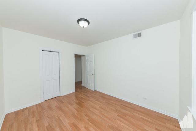 Building Photo - 3 bedroom in Chicago IL 60625