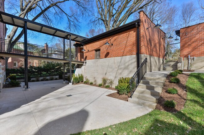 Building Photo - 1411 Willow Ave