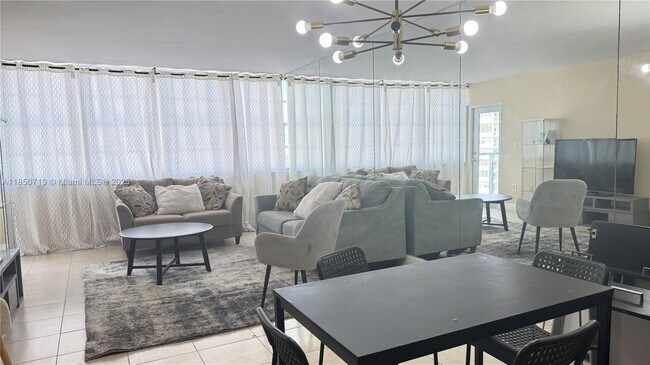 Building Photo - 1301 NE Miami Gardens Dr