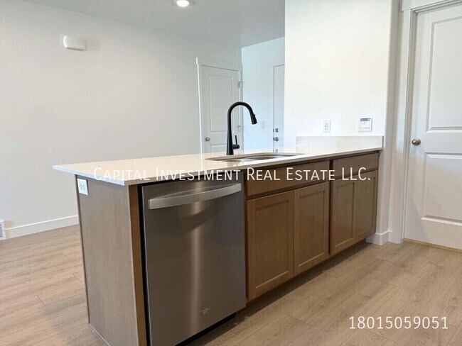Building Photo - 4351 N 325 E