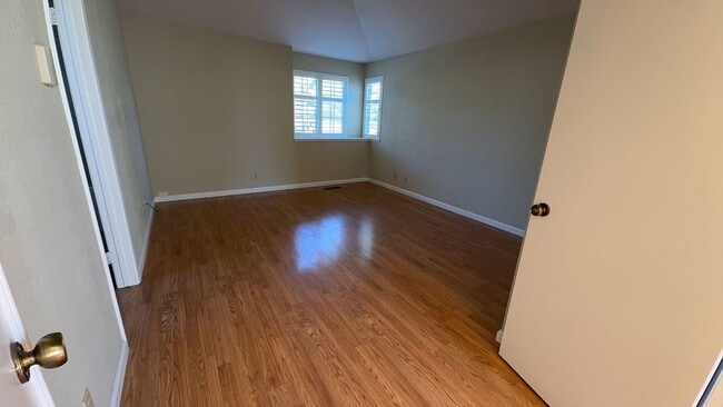 Building Photo - 649 Daffodil Dr