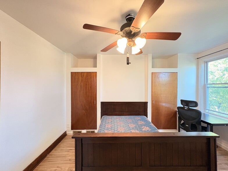 Building Photo - 1045 Flemington St