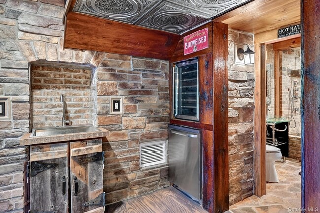 Building Photo - 7 Paiges Way