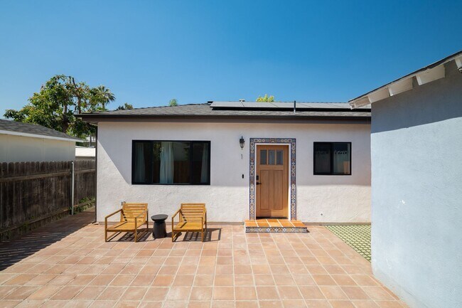 Building Photo - Contemporary New home in Monrovia