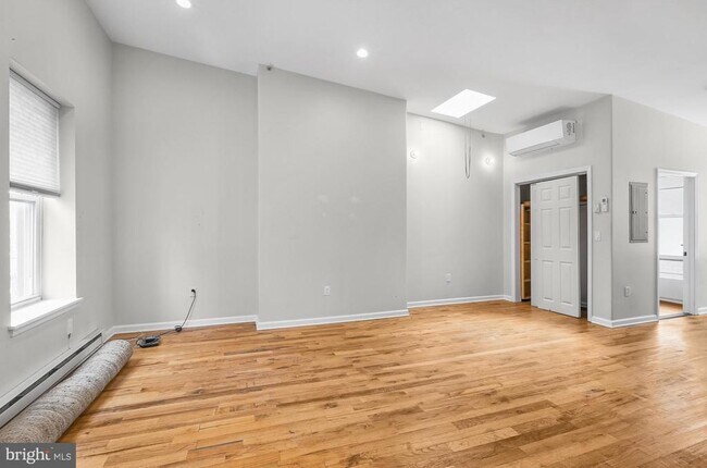 Building Photo - 2106 E York St