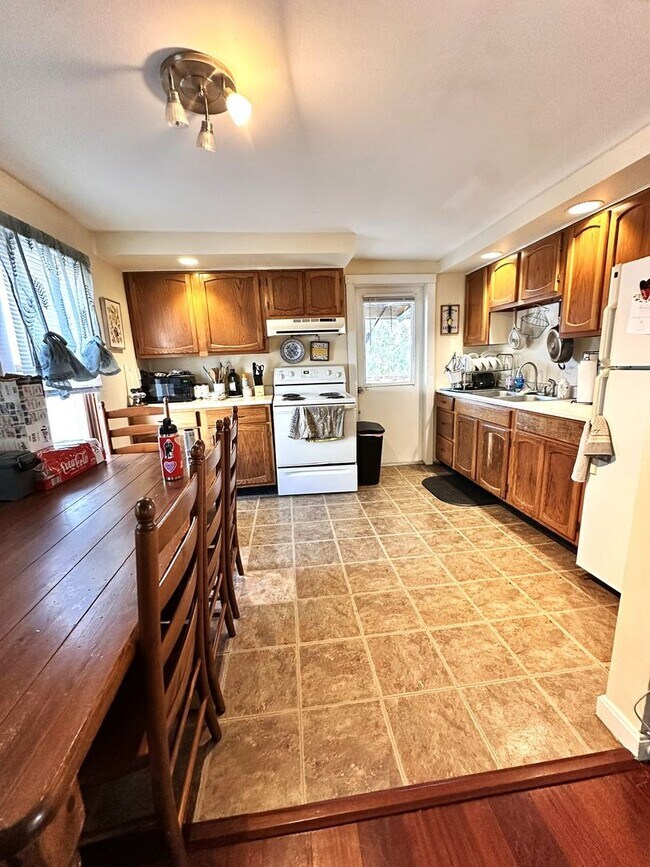 Primary Photo - 40-42-42 North Ave