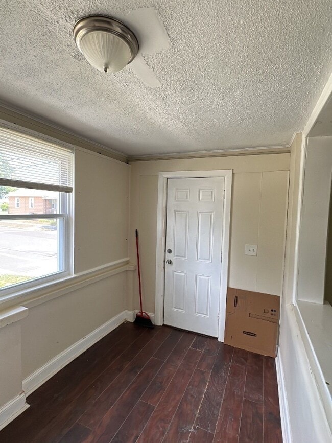 Building Photo - 558 Cincinnati Ave