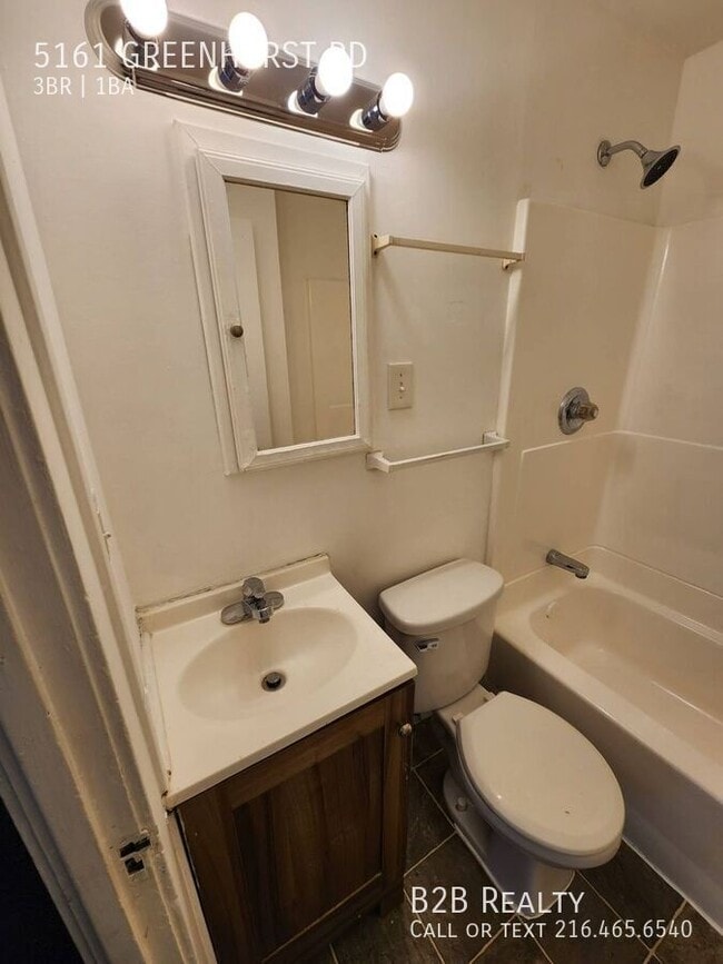 Building Photo - 5161 Greenhurst Dr