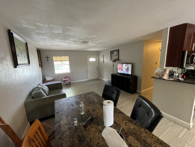 Building Photo - 208 Coventry St