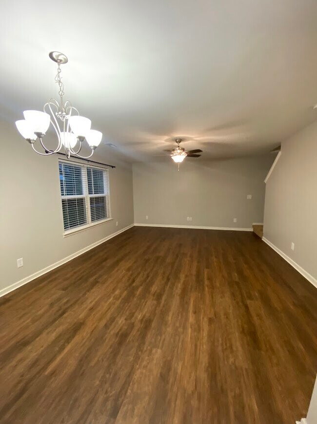 Building Photo - 800 Trap Shooter Cir