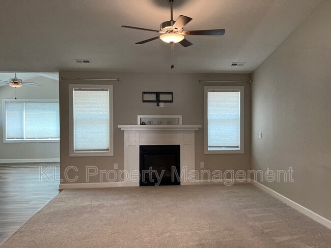Building Photo - 2307 Redmond Ave