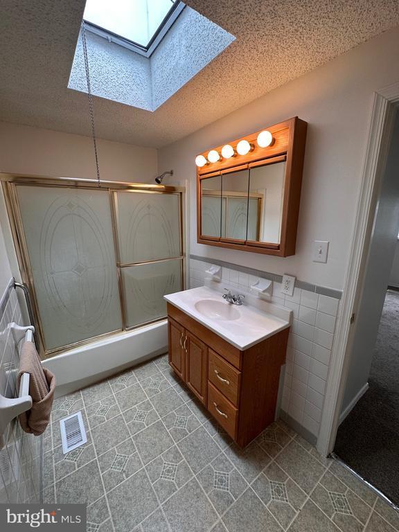 Building Photo - 12032 Millbrook Rd