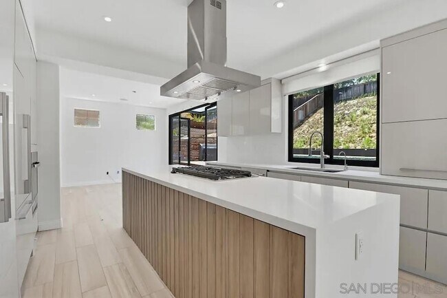 Building Photo - 561 Bayona Loop