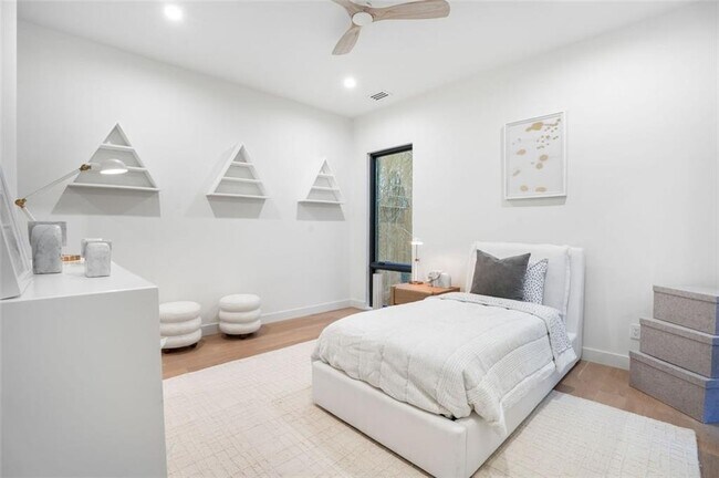 Building Photo - 1736 Cox Rd