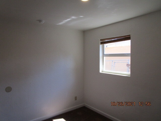 Building Photo - 946 Lewis Dr