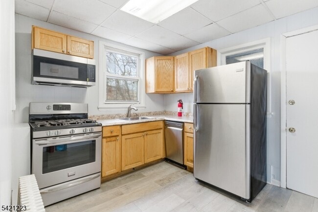 Building Photo - 70 Valley St