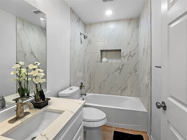 Building Photo - 2712 Dawn Spring Dr