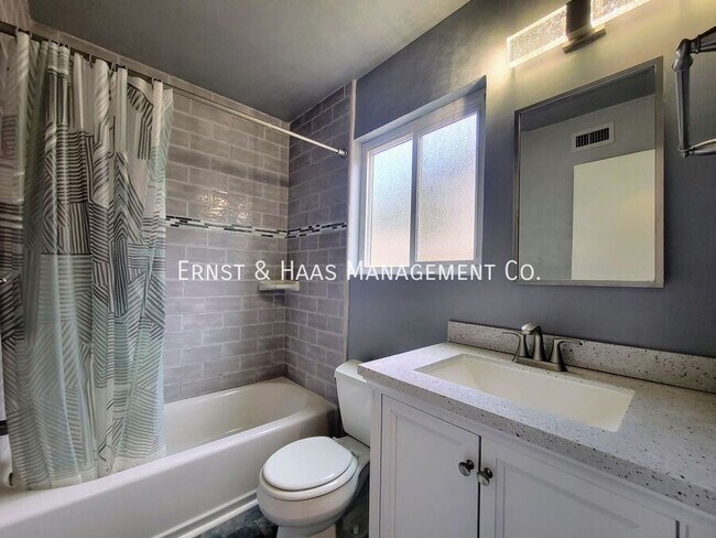 Building Photo - 10751 Andy St