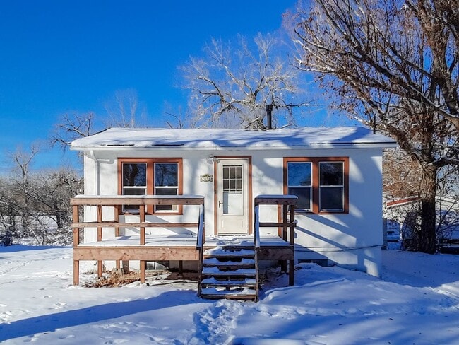 Building Photo - PET FRIENDLY 3 BED/ 2 BATH WITH GARAGE