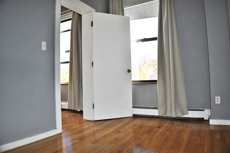 Building Photo - 664 Tremont St