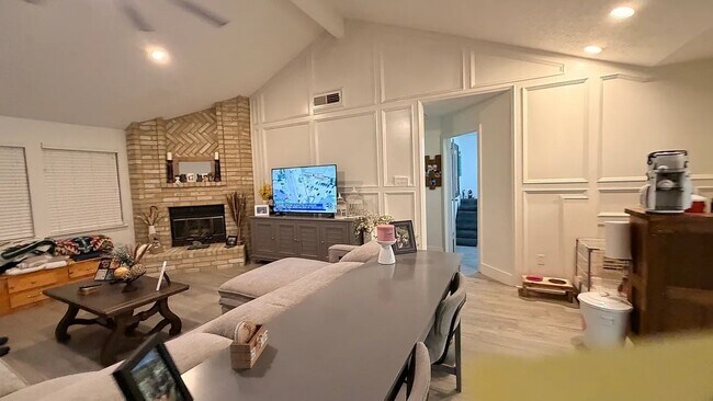 Building Photo - 3211 S Peach Hollow Cir