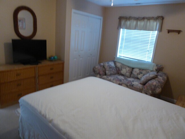 Building Photo - 541 White River Dr