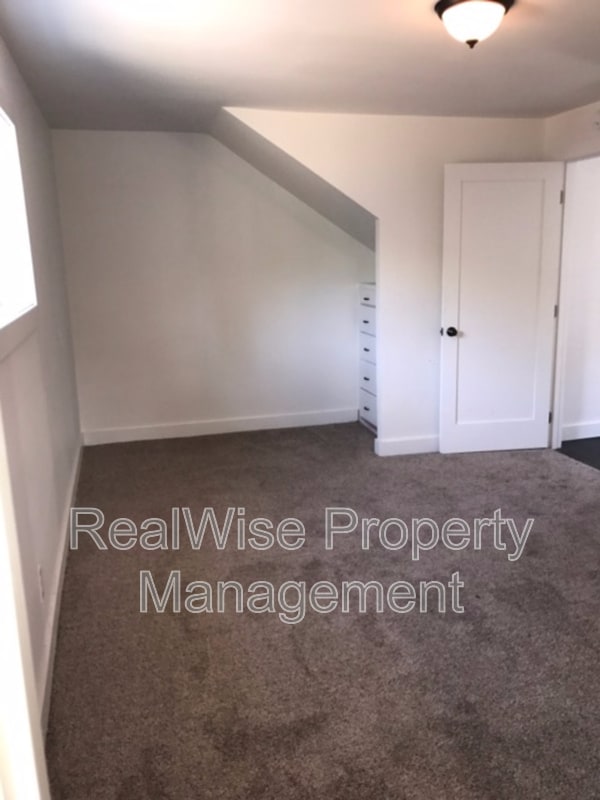 Building Photo - 720 Siskiyou Blvd