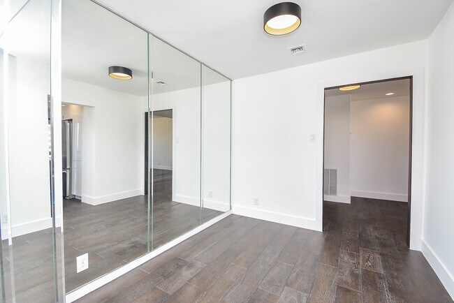 Building Photo - 49 Briar Hollow Ln