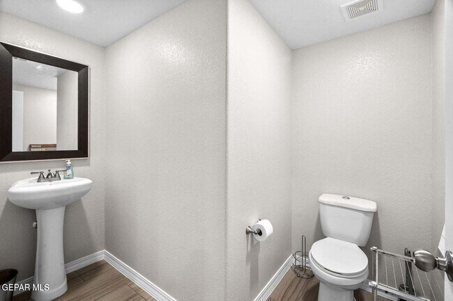 Building Photo - 14947 Pebble Hills Blvd