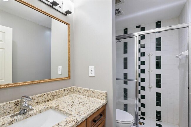 Building Photo - 25309 Plantation Dr NE