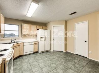 Building Photo - 1820 Whispering Cove Trail