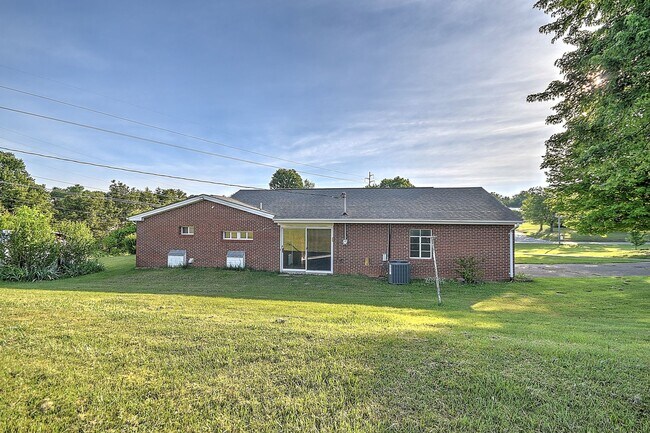 Building Photo - 210 Mt Bethel Rd