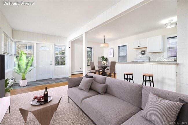 Building Photo - 15 Duncanson St