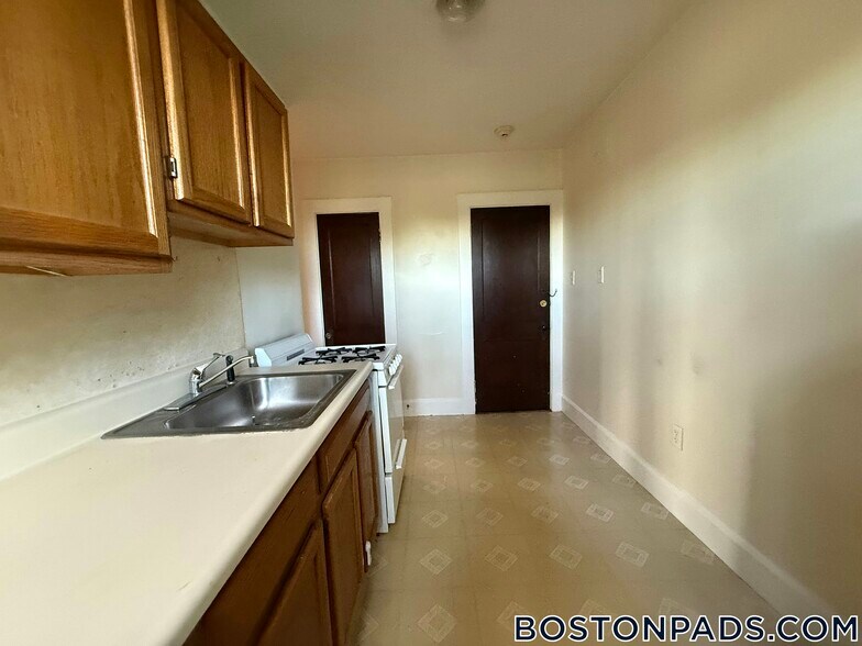 Building Photo - 155 Summer St