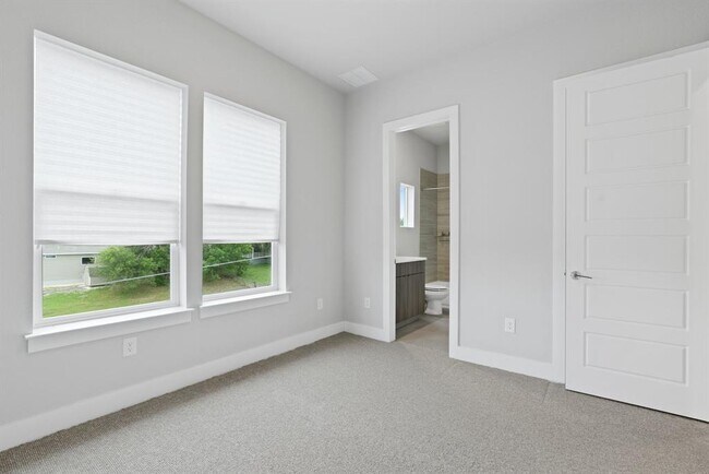 Building Photo - 6201 Toscana Ave