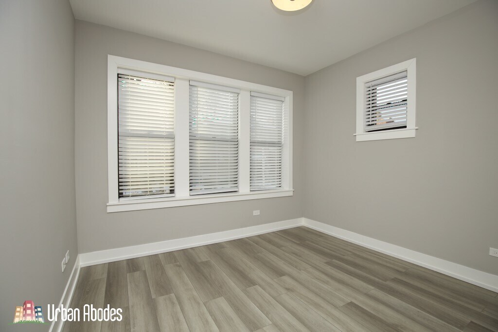 Building Photo - 3943 N Janssen Ave