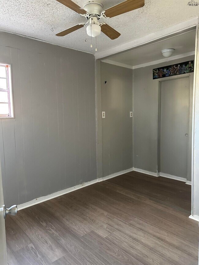 Building Photo - 1633 Orchard Ave