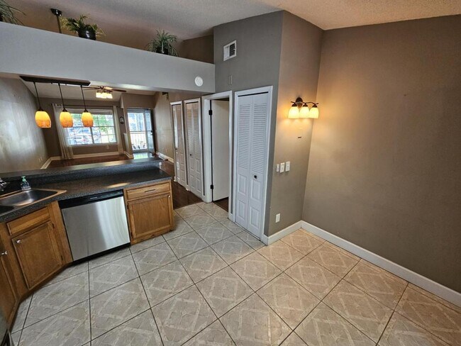 Building Photo - 5477 Lake Margaret Dr