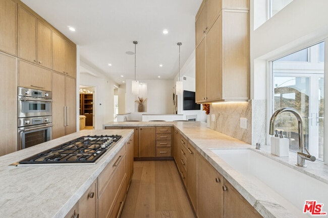 Building Photo - 265 Westlake Blvd