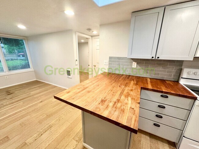 Building Photo - 10342-6935