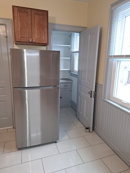 Kitchen - 303 E Lincoln Ave