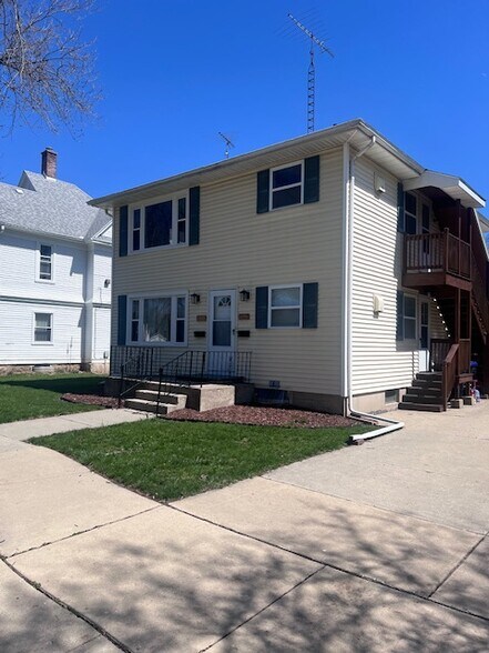Private side entrance to upper unit - 119 N Washington St